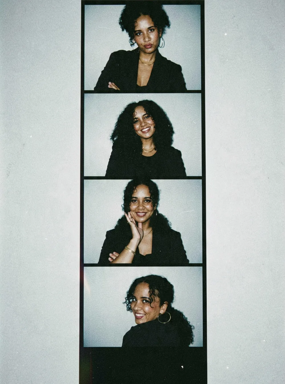 Photobooth-strip met vier foto's van Lisa van der Linden van TUMI